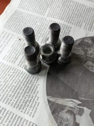 Tornillos antirrobo para llantas