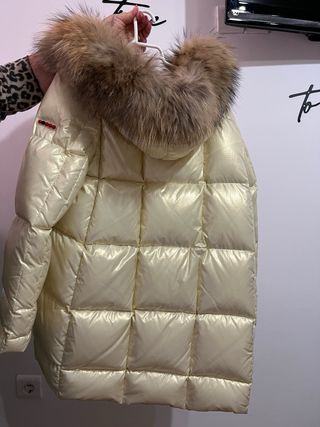 Abrigo Dichi Dorado con Capucha