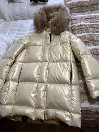 Abrigo Dichi Dorado con Capucha