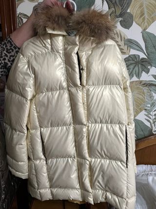 Abrigo Dichi Dorado con Capucha