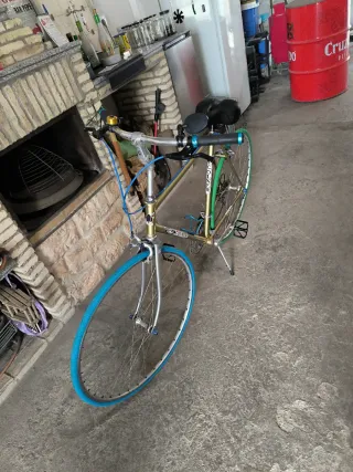 Bicicleta de carretera COLNER dorada