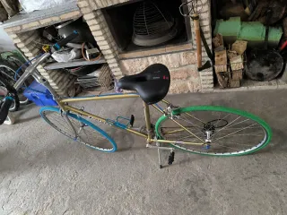 Bicicleta de carretera COLNER dorada