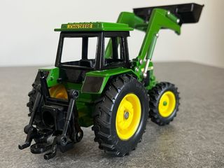 Tractor John Deere 3350 Ertl 1/32
