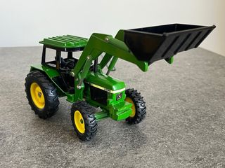 Tractor John Deere 3350 Ertl 1/32