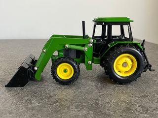 Tractor John Deere 3350 Ertl 1/32