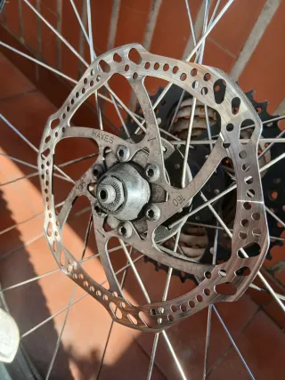 Rueda 27.5 Disco + Piñón 40-11 + cubierta y cámara