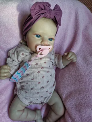 Muñeca bebé realista