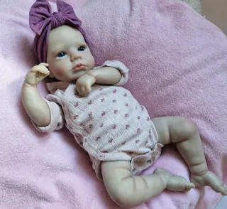 Muñeca bebé realista