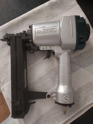 Clavadora Neumática EZ-Faster