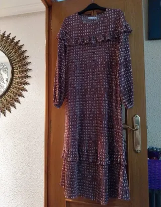 Vestido estampado con volantes