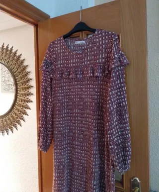 Vestido estampado con volantes