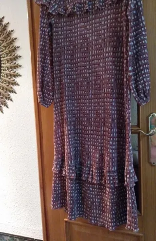 Vestido estampado con volantes