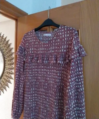 Vestido estampado con volantes