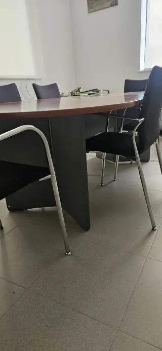 Mesa de reuniones madera y metal