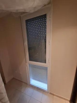 Ventanas aluminio hojas abatibles y cerramiento