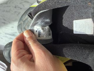 Zapatos Puma Negros y Amarillos