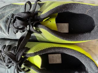 Zapatos Puma Negros y Amarillos