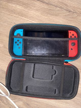Funda Nintendo Switch OLED Negra con el cargador