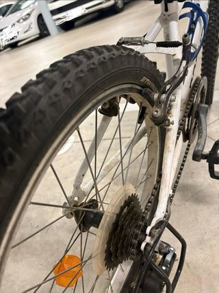 Bicicleta Rockrider Blanca y Azul