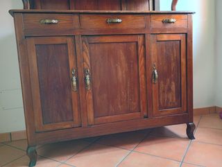 Credenza con vetrina in legno e vetro