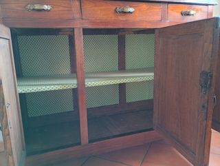 Credenza con vetrina in legno e vetro
