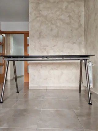 Tavolo in Cristallo Nero con Gambe in Acciaio Inox