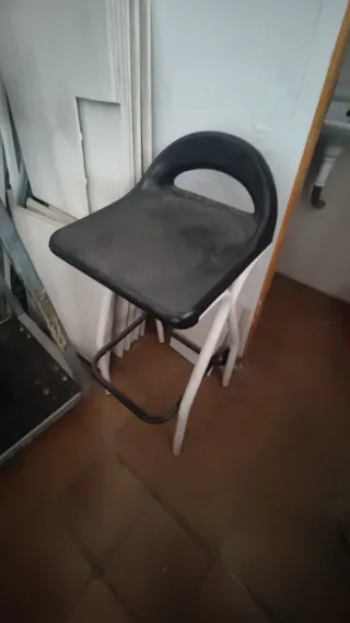 Taburete alto metal y plástico