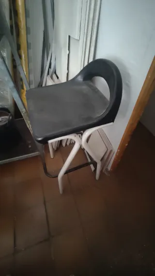 Taburete alto metal y plástico