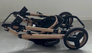 Silla de paseo 3 en 1 negra y dorada