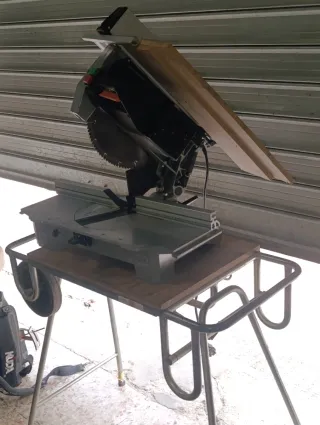 Sierra ingletadora profesional