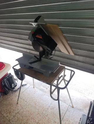 Sierra ingletadora profesional