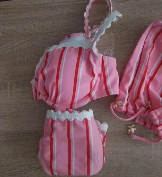 Bikini a rayas rosa y rojo