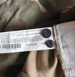 Camisa camuflaje con gorro