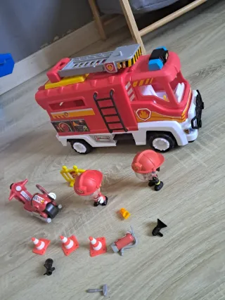 Camión Bomberos PinyPon con Figuras