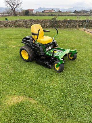 Tractor cortacésped John Deere