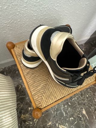 Geox Bambas Negro y Dorado