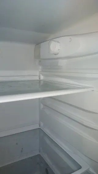 Nevera Indesit plateada