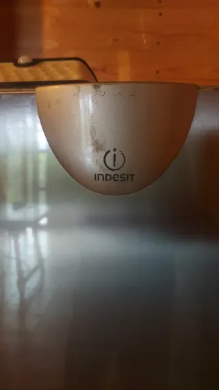 Nevera Indesit plateada