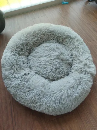 Cama para perro/gato gris mullida