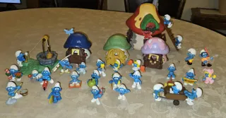 Lotto di 39 Puffi e Accessori x Ana G.