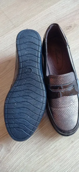 Marlon Zapatos Talla 38 Negros y Dorados