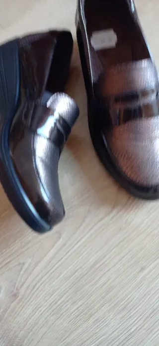 Marlon Zapatos Talla 38 Negros y Dorados