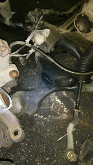 BRAZO SUSPENSION INFERIOR DELANTERO DERECHO MERCE