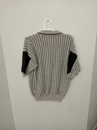 Polo gris jaspeado rayas negras bolsillo