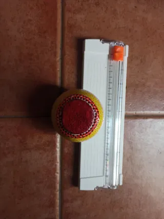 Vaso di cemento con puntinismo