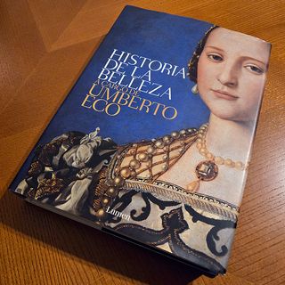 Historia de la belleza en tapa dura