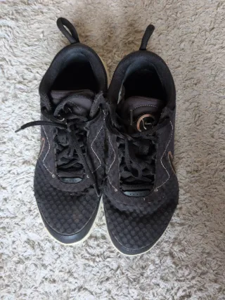 Deportivas Nike Negro/Dorado Metalizado