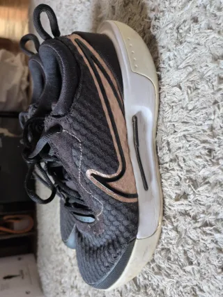 Deportivas Nike Negro/Dorado Metalizado