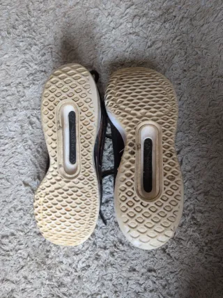 Deportivas Nike Negro/Dorado Metalizado