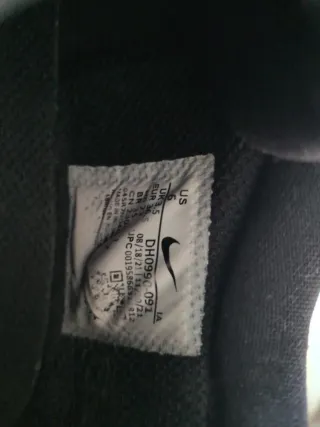 Deportivas Nike Negro/Dorado Metalizado